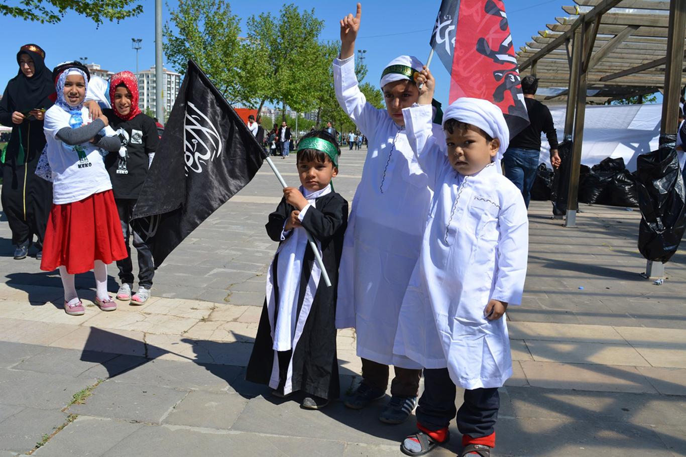 Diyarbakır Kutlu Doğum etkinliğinin kameralara yansıyan ayrıntıları Diyarbakır Kutlu Doğum etkinliğinin kameralara yansıyan ayrıntıları